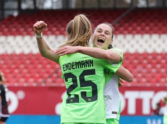 17.02.2024 - Fussball - Saison 2023 2024 - 1. Frauen - Fussball - Bundesliga - 14. Spieltag: 1. FC Nürnberg FCN ( Club ) - VfL Wolfsburg - Sportfoto Zink DaMa - xdaxmax - Jubel Freude Torjubel nach Tor zum 1:3 - Vivien Endemann (25, VfL Wolfsburg ) Ewa Pajor (9, VfL Wolfsburg ) jubelt freut sich - Torschütze: Ewa Pajor (9, VfL Wolfsburg )