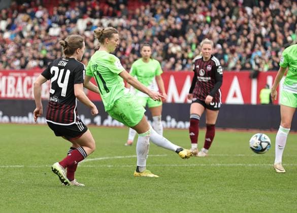 17.02.2024 - Fussball - Saison 2023 2024 - 1. Frauen - Fussball - Bundesliga - 14. Spieltag: 1. FC Nürnberg FCN ( Club ) - VfL Wolfsburg - Sportfoto Zink DaMa - xdaxmax - Tor Treffer Torschuß zum 1:4 - Torschütze Alexandra Popp (11, VfL Wolfsburg )