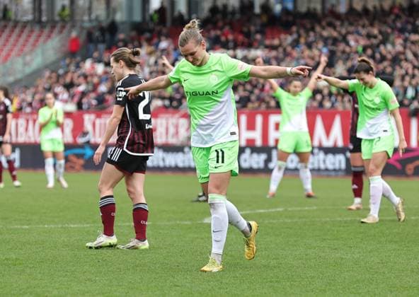 17.02.2024 - Fussball - Saison 2023 2024 - 1. Frauen - Fussball - Bundesliga - 14. Spieltag: 1. FC Nürnberg FCN ( Club ) - VfL Wolfsburg - Sportfoto Zink DaMa - xdaxmax - Jubel Freude Torjubel nach Tor zum 1:4 - Alexandra Popp (11, VfL Wolfsburg ) jubelt freut sich - Torschütze: Alexandra Popp (11, VfL Wolfsburg )