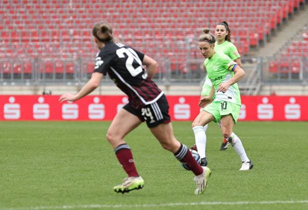 17.02.2024 - Fussball - Saison 2023 2024 - 1. Frauen - Fussball - Bundesliga - 14. Spieltag: 1. FC Nürnberg FCN ( Club ) - VfL Wolfsburg - Sportfoto Zink DaMa - xdaxmax - Nastassja Lein (24, 1. FC Nürnberg FCN ) Svenja Huth (10, VfL Wolfsburg )