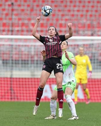 17.02.2024 - Fussball - Saison 2023 2024 - 1. Frauen - Fussball - Bundesliga - 14. Spieltag: 1. FC Nürnberg FCN ( Club ) - VfL Wolfsburg - Sportfoto Zink DaMa - xdaxmax - Nele Bauereisen (23, 1. FC Nürnberg FCN ) Marina Hegering (31, VfL Wolfsburg )