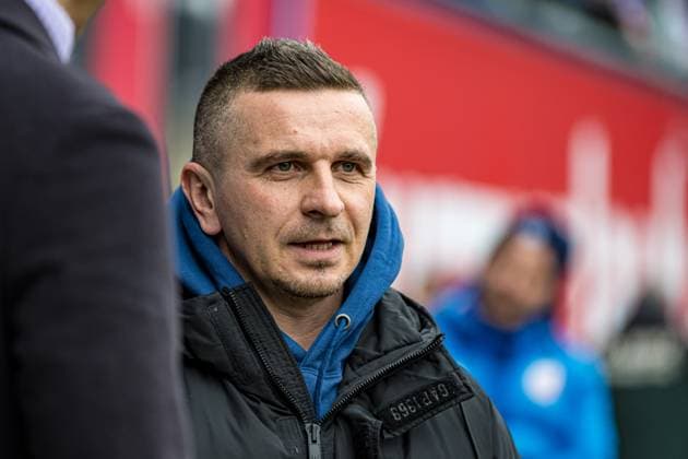 Rostock, Deutschland 17. Februar 2024: 2. BL - 2023 2024 - FC Hansa Rostock vs. Hamburger SV Im Bild: Trainer Mersad Selimbegovic (Hansa Rostock) DFL regulations prohibit any use of photographs as image sequences and or quasi-video. Copyright: xFotostandx xVoelkerx