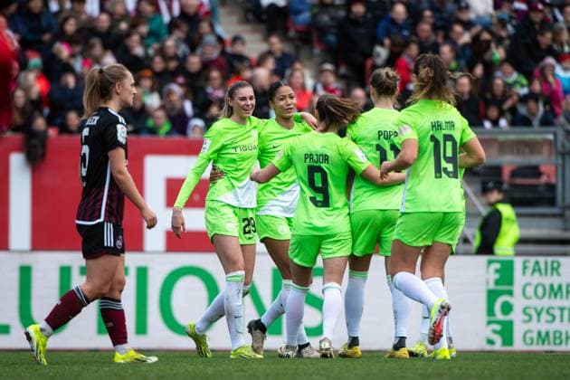Sveindis Jane Jonsdottir (VfL Wolfsburg, 23), Jule Brand (VfL Wolfsburg, 29), Ewa Pajor (VfL Wolfsburg, 09), Alexandra Popp (VfL Wolfsburg, 11), Fenna Kalma (VfL Wolfsburg, 19) jubeln ueber das Tor zum 1:7, GER, FC Nuernberg vs VfL Wolfsburg, Fussball Google Pixel Frauen Bundesliga, 14. Spieltag, Saison 2023 2024, 17.02.2024 DFB regulations prohibit any use of photographs as image sequences and or quasi-video GER, FC Nuernberg vs VfL Wolfsburg, Fussball Google Pixel Frauen Bundesliga, 14. Spieltag, Saison 2023 2024, 17.02.2024 Nuernberg Copyright: xEibner-Pressefoto Memmlerx EP_MMR
