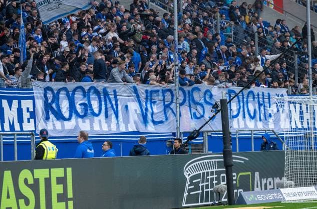 Fussball, Herren, Saison 2023 2024, 1. Bundesliga (22. Spieltag), TSG Hoffenheim - 1. FC Union Berlin, Fans von Hoffenheim mit Transparent, Rogon verpiss dich!, 17.02. 2024, Copyright: xMatthiasxKochx