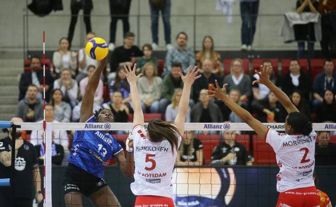 Stuttgart , Volleyball Bundesliga Frauen Zwischenrunde , Allianz MTV Stuttgart vs. SC Potsdam , links: Krystal Rivers ( Stgt )