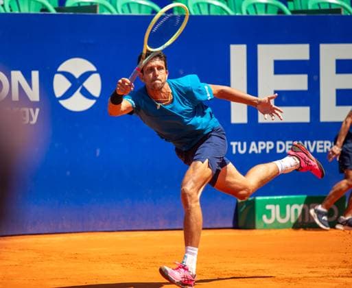 ATP, Tennis Herren 250 - IEB+ ARGENTINA OPEN Matwe Middelkoop devuelve de drive durante el partido de dobles por la semifinal del IEB+ Argentina Open jugado en el Estadio Guillermo Vilas de la Ciudad Autonoma de Buenos Aires, Argentina. February 17, 2024. Ciudad Autonoma de Buenos Aires Argentina Copyright: xSantiagoxGomezxRocax