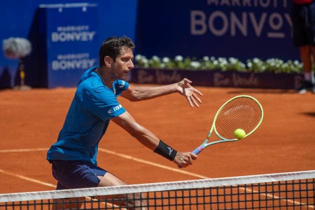 ATP, Tennis Herren 250 - IEB+ ARGENTINA OPEN Marcelo Melo (BRA) volea durante el partido de dobles por la semifinal del IEB+ Argentina Open jugado entre Marcel Granollers (ESP) y Horacio Zeballos (ARG) vs Marcelo Melo (BRA) Matwe Middelkoop (NED) en el Estadio Guillermo Vilas del Lawn Tenis Club de la Ciudad Autonoma de Buenos Aires, Argentina. February 17, 2024. Ciudad Autonoma de Buenos Aires Argentina Copyright: xSantiagoxGomezxRocax