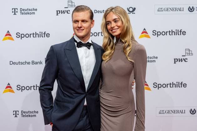 Sport Themen der Woche KW07 Sport Bilder des Tages Mick Schumacher und Laila Hasanovic Papi, GER, Sporthilfe, Ball des Sports in Frankfurt am Main, 17.02.2024. GER, Sporthilfe, Ball des Sports in Frankfurt am Main, 17.02.2024. Frankfurt *** Mick Schumacher and Laila Hasanovic Papi, GER, Sporthilfe, Ball des Sports in Frankfurt am Main, 17 02 2024 GER, Sporthilfe, Ball des Sports in Frankfurt am Main, 17 02 2024 Frankfurt Copyright: xEibner-Pressefoto FlorianxWieganx EP_FWD