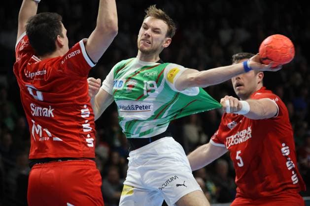 DEU, DHB, 1.HBL, Fuechse Berlin vs.TBV Lemgo Lippe, 17.02.2024, Max-Schmeling-Halle, Berlin, DEU, DHB, 1.HBL, Fuechse Berlin vs.TBV Lemgo Lippe, im Bild Mathias Gidsel (Fuechse Berlin 19), Jan Brosch (Lemgo 5), Frederik Simak (Lemgo 8) Foto: Juergen Engler nordphoto GmbH