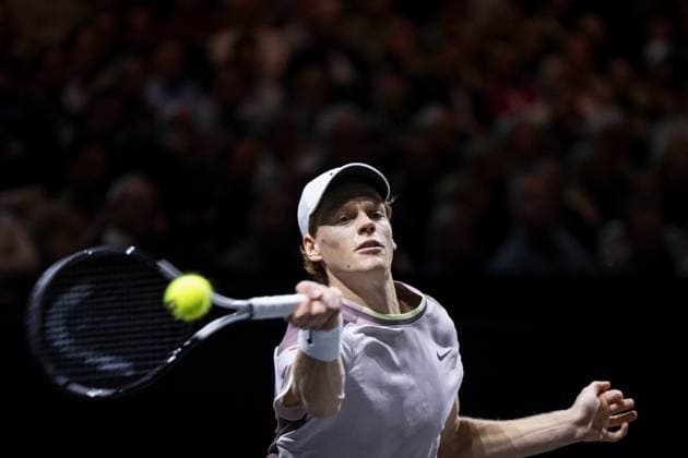 ROTTERDAM - Jannik Sinner (ITA) in action against Tallon Greekpoor (NED) during the second semi-final on the sixth day of the ABN AMRO Open tennis tournament in Ahoy. ANP SANDER KONING ABN AMRO Open 2024 xVIxANPxSportx xxANPxIVx 491356969 originalFilename: 491356969.jpg