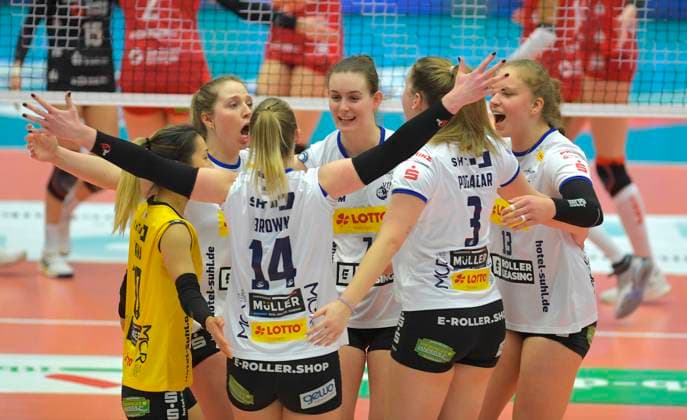 17.02.2024, Suhl freut sich über einen Punkt, Mitte jelena Delic, Volleyball, 1. Bundesliag, Zwischenrunde, Dresdner SC -VfB Suhl 3:2, Dresden