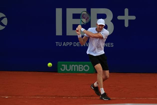 ATP, Tennis Herren 250 - IEB+ ARGENTINA OPEN Nicolas Jarry (CHI) pega de reves durante el partido de semifinal del IEB+ Argentina Open jugado entre Carlos Alcaraz (ESP) vs Nicolas Jarry (CHI) en el Estadio Guillermo Vilas del Lawn Tenis Club de la Ciudad Autonoma de Buenos Aires, Argentina. February 17, 2024. Ciudad Autonoma de Buenos Aires Lawn Tenis Club Argentina Copyright: xSantiagoxGomezxRocax