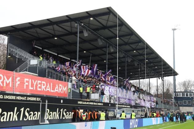 18.02.2024, Fussball, Herren, 2.Bundesliga , 22. Spieltag, Saison 2023 2024, SV 07 Elversberg - VfL Osnabrück, Die Fans (VfL Osnabrück) Elversberg Ursapharm-Arena an der Kaiserlinde Saarland Deutschland (DE)