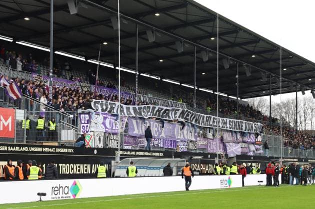 18.02.2024, Fussball, Herren, 2.Bundesliga , 22. Spieltag, Saison 2023 2024, SV 07 Elversberg - VfL Osnabrück, Protest der Fans des VfL Osnabrück gegen die Deutsche Fußball Liga (DFL) Elversberg Ursapharm-Arena an der Kaiserlinde Saarland Deutschland (DE)