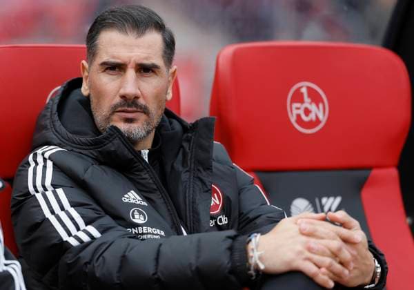 Bild: v. li. Trainer Cristian Fiel (1.FC Nuernberg). 18.02.2024, Fussball, 2. Bundesliga, 1. FC Nuernberg - 1. FC Kaiserslautern, GER, Nuernberg, Max-Morlock-Stadion DFL REGULATIONS PROHIBIT ANY USE OF PHOTOGRAPHS AS IMAGE SEQUENCES AND OR QUASI-VIDEO.
