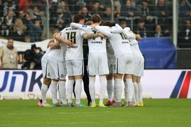 18.02.2024, Fussball, Herren, 2.Bundesliga , 22. Spieltag, Saison 2023 2024, SV 07 Elversberg - VfL Osnabrück, Die Mannschaft (SV 07 Elversberg) Elversberg Ursapharm-Arena an der Kaiserlinde Saarland Deutschland (DE)