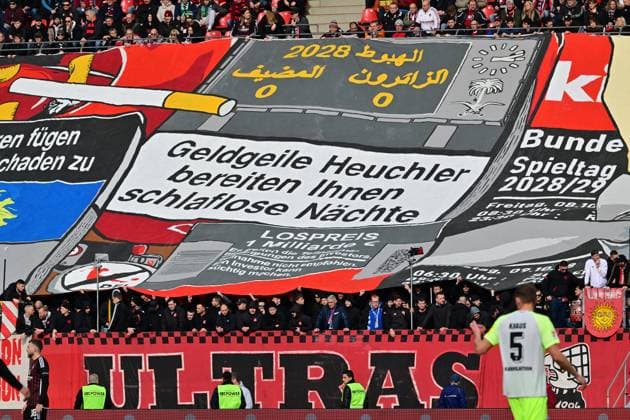 18.02.2024 - Fussball - Saison 2023 2024 - 2. Fussball - Bundesliga - 22. Spieltag: 1. FC Nürnberg FCN ( Club ) - 1. FC Kaiserslautern FCK ( Roten Teufel ) - Sportfoto Zink - xwoxzix - DFL regulations prohibit any use of photographs as image sequences and or quasi-video - only for editorial use - Choreo Choreografie - Protest Fanprotest gegen Investoren - Clubfans