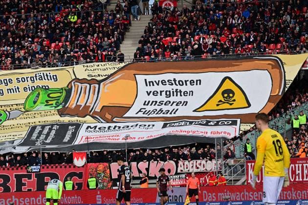 18.02.2024 - Fussball - Saison 2023 2024 - 2. Fussball - Bundesliga - 22. Spieltag: 1. FC Nürnberg FCN ( Club ) - 1. FC Kaiserslautern FCK ( Roten Teufel ) - Sportfoto Zink - xwoxzix - DFL regulations prohibit any use of photographs as image sequences and or quasi-video - only for editorial use - Choreo Choreografie - Protest Fanprotest gegen Investoren - Clubfans