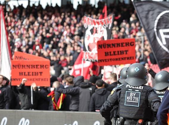 18.02.2024 - Fussball - Saison 2023 2024 - 2. Fussball - Bundesliga - 22. Spieltag: 1. FC Nürnberg FCN ( Club ) - 1. FC Kaiserslautern FCK ( Roten Teufel ) - Sportfoto Zink DaMa - xdaxmax - DFL regulations prohibit any use of photographs as image sequences and or quasi-video - only for editorial use - Clubfan Clubfans FCN-Fans Fans protestieren Protest im Innenraum während des Spiels mit Spruchband Transparent Schildern und Fahnen gegen die DFL und den geplanten Investoren Investoreneinstieg