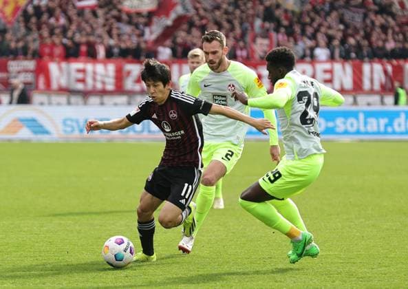 18.02.2024 - Fussball - Saison 2023 2024 - 2. Fussball - Bundesliga - 22. Spieltag: 1. FC Nürnberg FCN ( Club ) - 1. FC Kaiserslautern FCK ( Roten Teufel ) - Sportfoto Zink DaMa - xdaxmax - DFL regulations prohibit any use of photographs as image sequences and or quasi-video - only for editorial use - Kanji Okunuki (11, 1. FC Nürnberg FCN ) Richmond Tachie (29, 1. FC Kaiserslautern FCK )