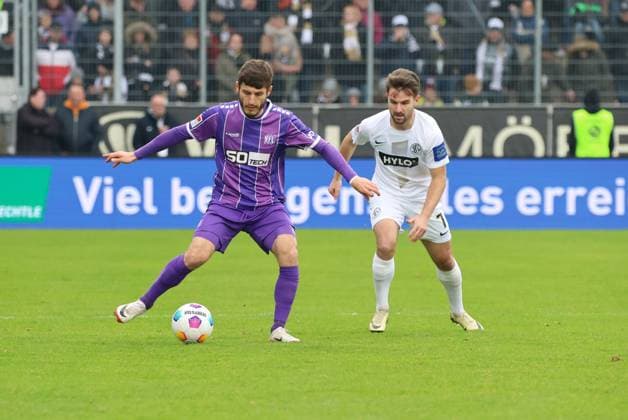 18.02.2024, Fussball, Herren, 2.Bundesliga , 22. Spieltag, Saison 2023 2024, SV 07 Elversberg - VfL Osnabrück, Manuel Feil (SV 07 Elversberg), Bashkim Ajdini (VfL Osnabrück) Elversberg Ursapharm-Arena an der Kaiserlinde Saarland Deutschland (DE)
