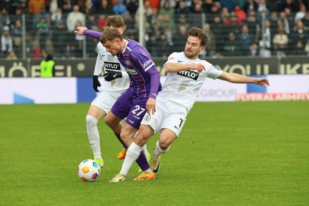 18.02.2024, Fussball, Herren, 2.Bundesliga , 22. Spieltag, Saison 2023 2024, SV 07 Elversberg - VfL Osnabrück, Paul Wanner (SV 07 Elversberg), Manuel Feil (SV 07 Elversberg), Michael Cuisance (VfL Osnabrück) Elversberg Ursapharm-Arena an der Kaiserlinde Saarland Deutschland (DE)