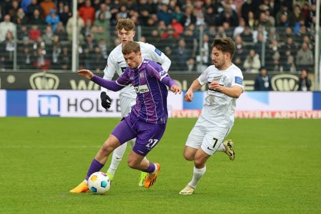 18.02.2024, Fussball, Herren, 2.Bundesliga , 22. Spieltag, Saison 2023 2024, SV 07 Elversberg - VfL Osnabrück,Paul Wanner (SV 07 Elversberg), Manuel Feil (SV 07 Elversberg), Michael Cuisance (VfL Osnabrück) Elversberg Ursapharm-Arena an der Kaiserlinde Saarland Deutschland (DE)