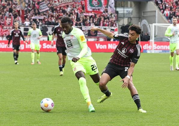 18.02.2024 - Fussball - Saison 2023 2024 - 2. Fussball - Bundesliga - 22. Spieltag: 1. FC Nürnberg FCN ( Club ) - 1. FC Kaiserslautern FCK ( Roten Teufel ) - Sportfoto Zink DaMa - xdaxmax - DFL regulations prohibit any use of photographs as image sequences and or quasi-video - only for editorial use - Richmond Tachie (29, 1. FC Kaiserslautern FCK ) Nathaniel Brown (27, 1. FC Nürnberg FCN )