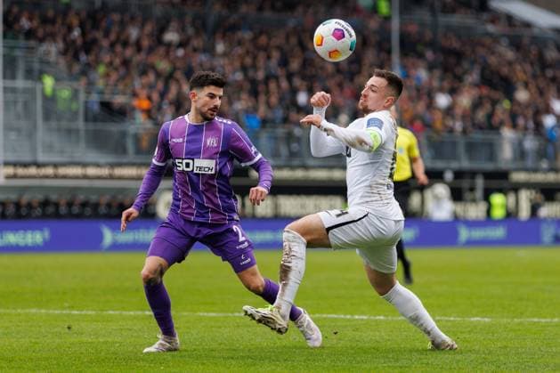 Luca Schnellbacher (SV 07 Elversberg) im Zweikampf mit Athanasios Androutsos (VFL Osnabrueck), SV Elversberg vs VFL Osnabrueck, Fussball, 2. Bundesliga, 20. Spieltag, Saison 2023 2024, 18.02.2024 SV Elversberg vs VFL Osnabrueck, Fussball, 2. Bundesliga, 20. Spieltag, Saison 2023 2024, 18.02.2024 Elversberg