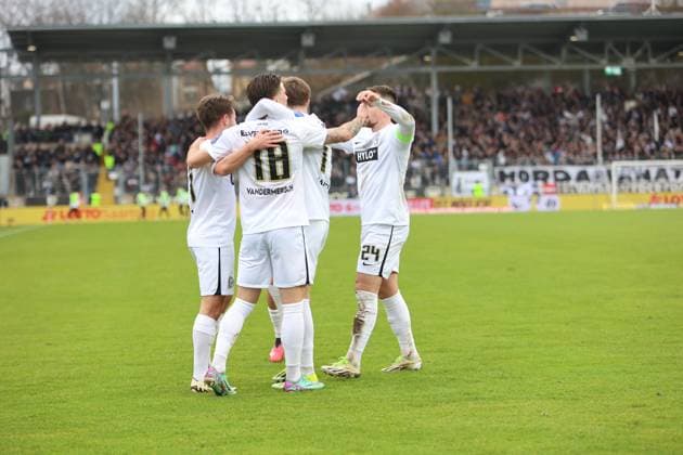 18.02.2024, Fussball, Herren, 2.Bundesliga , 22. Spieltag, Saison 2023 2024, SV 07 Elversberg - VfL Osnabrück, Torjubel zum 1:0, Torschütze: Manuel Feil (SV 07 Elversberg) Elversberg Ursapharm-Arena an der Kaiserlinde Saarland Deutschland (DE)