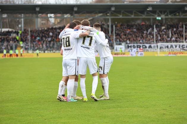 18.02.2024, Fussball, Herren, 2.Bundesliga , 22. Spieltag, Saison 2023 2024, SV 07 Elversberg - VfL Osnabrück, Torjubel zum 1:0, Torschütze: Manuel Feil (SV 07 Elversberg) Elversberg Ursapharm-Arena an der Kaiserlinde Saarland Deutschland (DE)