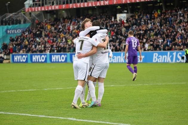 18.02.2024, Fussball, Herren, 2.Bundesliga , 22. Spieltag, Saison 2023 2024, SV 07 Elversberg - VfL Osnabrück, Torjubel zum 2:0, Torschütze: Hugo Vandermersch (SV 07 Elversberg) Elversberg Ursapharm-Arena an der Kaiserlinde Saarland Deutschland (DE)