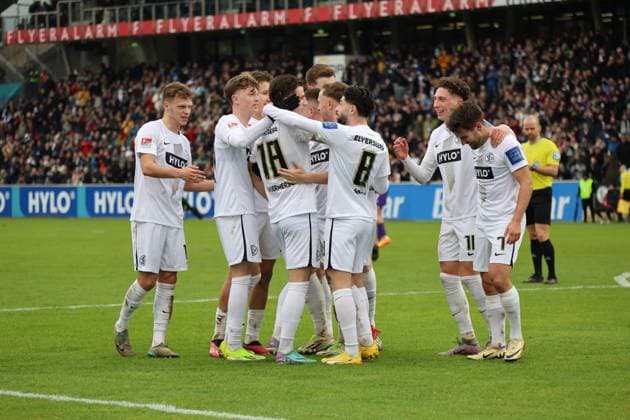 18.02.2024, Fussball, Herren, 2.Bundesliga , 22. Spieltag, Saison 2023 2024, SV 07 Elversberg - VfL Osnabrück, Torjubel zum 2:0, Torschütze: Hugo Vandermersch (SV 07 Elversberg) Elversberg Ursapharm-Arena an der Kaiserlinde Saarland Deutschland (DE)