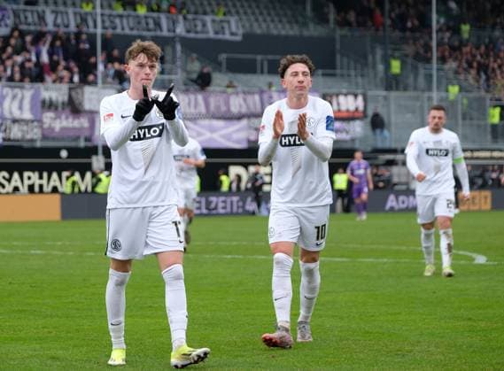 Fussball - 2. Bundesliga - Saison 2023 24 04.02.2024 Ursapharm-Arena SV Elversberg (elv) - VfL Osnabrück (os) Paul WANNER (elv) nach seinem Tor zum 3:0, re: Jannik ROCHELT (SV Elversberg) Fussball - 2. Bundesliga - SV Elversberg
