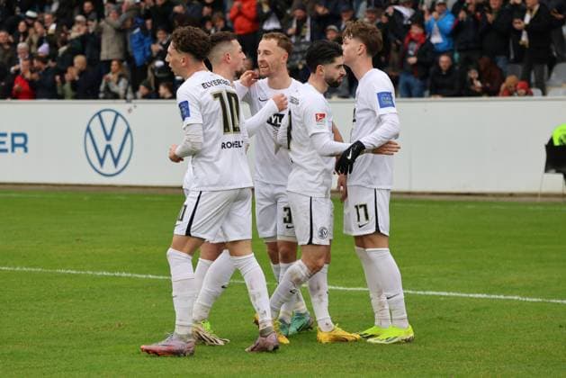 18.02.2024, Fussball, Herren, 2.Bundesliga , 22. Spieltag, Saison 2023 2024, SV 07 Elversberg - VfL Osnabrück, Torjubel zum 3:0, Torschütze: Paul Wanner (SV 07 Elversberg) Elversberg Ursapharm-Arena an der Kaiserlinde Saarland Deutschland (DE)
