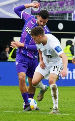 Fussball - 2. Bundesliga - Saison 2023 24 04.02.2024 Ursapharm-Arena SV Elversberg (elv) - VfL Osnabrück (os) Dave GNAASE (VfL Osnabrück), li - Robin FELLHAUER (SV Elversberg) Fussball - 2. Bundesliga - SV Elversberg