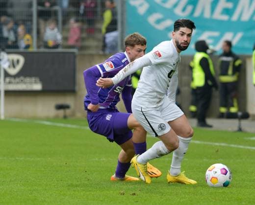 Fussball - 2. Bundesliga - Saison 2023 24 04.02.2024 Ursapharm-Arena SV Elversberg (elv) - VfL Osnabrück (os) Michael CUISANCE (VfL Osnabrück), .l - Semih SAHIN (SV Elversberg) Fussball - 2. Bundesliga - SV Elversberg