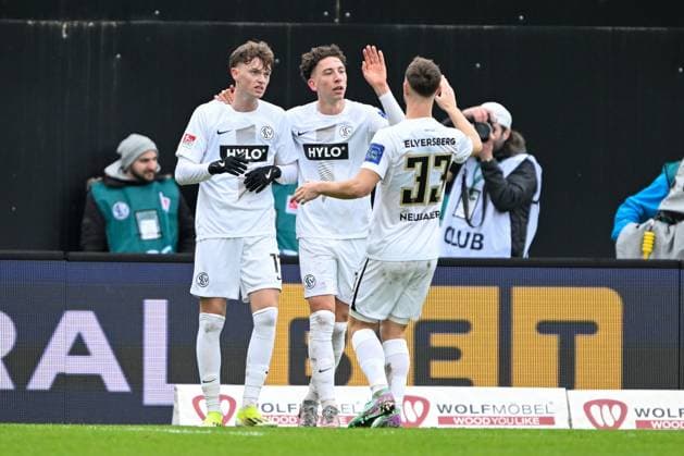 2. Bundesliga - SV Elversberg - VfL Osnabrück am 18.02.2024 in der Ursapharm-Arena an der Kaiserlinde in Elversberg Jubel, Torjubel, Torschuetze, Torschütze Paul Wanner (Elversberg) jubelt nach seinem Tor zum 3:0 mit Jannik Rochelt (Elversberg)