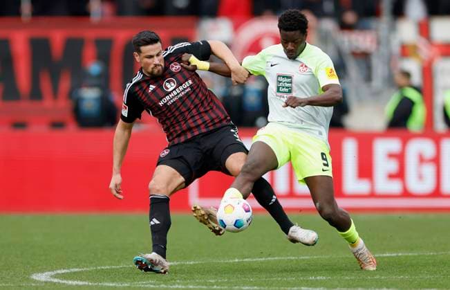 Bild: v. li. Ahmet Guerleyen (1.FC Nuernberg, 3) und Ragnar Ache (1.FC Kaiserslautern, 9). 18.02.2024, Fussball, 2. Bundesliga, 1. FC Nuernberg - 1. FC Kaiserslautern, GER, Nuernberg, Max-Morlock-Stadion DFL REGULATIONS PROHIBIT ANY USE OF PHOTOGRAPHS AS IMAGE SEQUENCES AND OR QUASI-VIDEO.