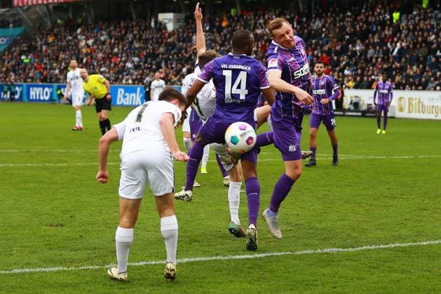 18.02.2024, xrhsx, Fussball 2.Bundesliga, SV Elversberg - VfL Osnabrück emspor, v.l. Manuel Feil (SV Elversberg) erzielt das Tor zum scores the goal 1:0 (DFL DFB REGULATIONS PROHIBIT ANY USE OF PHOTOGRAPHS as IMAGE SEQUENCES and or QUASI-VIDEO) Elversberg