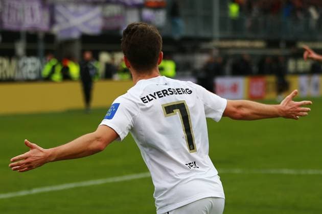 18.02.2024, xrhsx, Fussball 2.Bundesliga, SV Elversberg - VfL Osnabrück emspor, v.l. Torjubel nach dem Tor zum celebrating the goal celebrate 1:0 durch Manuel Feil (SV Elversberg) (DFL DFB REGULATIONS PROHIBIT ANY USE OF PHOTOGRAPHS as IMAGE SEQUENCES and or QUASI-VIDEO) Elversberg