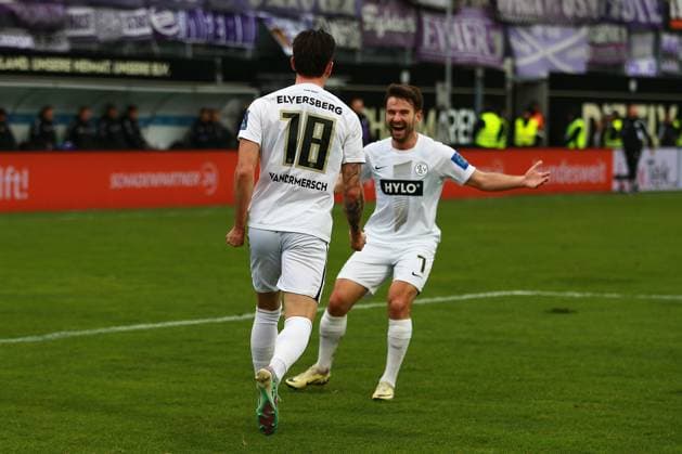 18.02.2024, xrhsx, Fussball 2.Bundesliga, SV Elversberg - VfL Osnabrück emspor, v.l. Torjubel nach dem Tor zum celebrating the goal celebrate 2:0 Hugo Vandermersch (SV Elversberg) (DFL DFB REGULATIONS PROHIBIT ANY USE OF PHOTOGRAPHS as IMAGE SEQUENCES and or QUASI-VIDEO) Elversberg