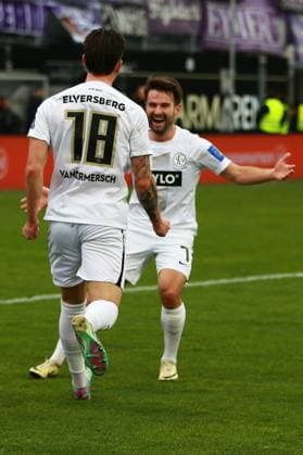 18.02.2024, xrhsx, Fussball 2.Bundesliga, SV Elversberg - VfL Osnabrück emspor, v.l. Torjubel nach dem Tor zum celebrating the goal celebrate 2:0 Hugo Vandermersch (SV Elversberg) (DFL DFB REGULATIONS PROHIBIT ANY USE OF PHOTOGRAPHS as IMAGE SEQUENCES and or QUASI-VIDEO) Elversberg