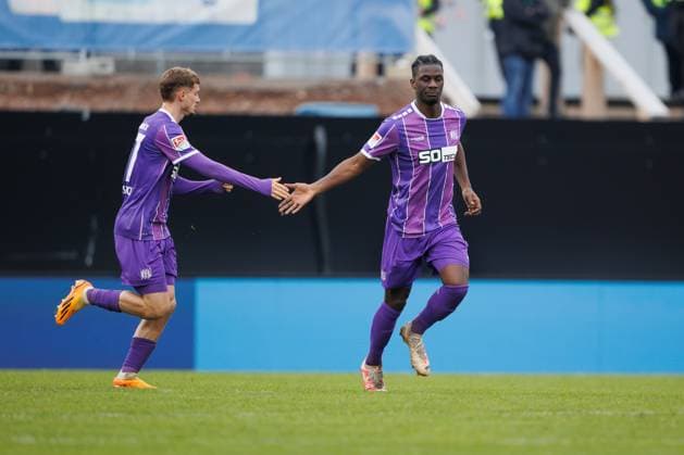 Maxwell Gyamfi (VFL Osnabrueck) bejubelt den Anschlusstreffer zum 3:1 mit Michael Cuisance (VFL Osnabrueck), SV Elversberg vs VFL Osnabrueck, Fussball, 2. Bundesliga, 20. Spieltag, Saison 2023 2024, 18.02.2024 SV Elversberg vs VFL Osnabrueck, Fussball, 2. Bundesliga, 20. Spieltag, Saison 2023 2024, 18.02.2024 Elversberg