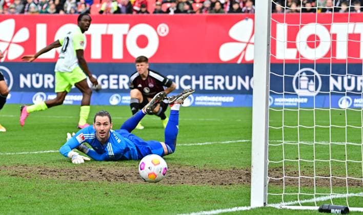 18.02.2024 - Fussball - Saison 2023 2024 - 2. Fussball - Bundesliga - 22. Spieltag: 1. FC Nürnberg FCN ( Club ) - 1. FC Kaiserslautern FCK ( Roten Teufel ) - Sportfoto Zink - xwoxzix - DFL regulations prohibit any use of photographs as image sequences and or quasi-video - only for editorial use - Dickson Abiama ( 40, 1. FC Kaiserslautern FCK ) Finn Jeltsch (44, 1. FC Nürnberg FCN ) Chance Torchance - Carl Klaus (1, 1. FC Nürnberg FCN ) geschlagen