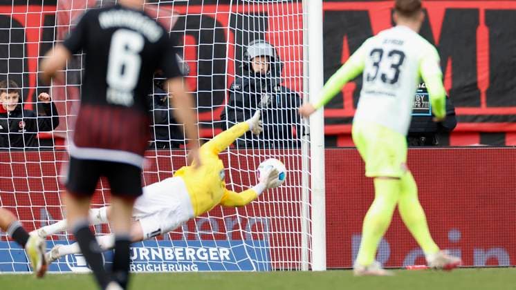 Bild: Can Uzun (1.FC Nuernberg, 42) nicht im Bild, Goal scored, erzielt das Tor zum 1:1 celebrate the goal, Torwart Julian Krahl (1.FC Kaiserslautern, 18) ist geschlagen. 18.02.2024, Fussball, 2. Bundesliga, 1. FC Nuernberg - 1. FC Kaiserslautern, GER, Nuernberg, Max-Morlock-Stadion DFL REGULATIONS PROHIBIT ANY USE OF PHOTOGRAPHS AS IMAGE SEQUENCES AND OR QUASI-VIDEO.