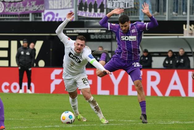 18.02.2024, Fussball, Herren, 2.Bundesliga , 22. Spieltag, Saison 2023 2024, SV 07 Elversberg - VfL Osnabrück, Luca Schnellbacher (SV 07 Elversberg), Dave Gnaase (VfL Osnabrück) Elversberg Ursapharm-Arena an der Kaiserlinde Saarland Deutschland (DE)
