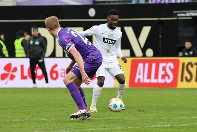 18.02.2024, Fussball, Herren, 2.Bundesliga , 22. Spieltag, Saison 2023 2024, SV 07 Elversberg - VfL Osnabrück, Joseph Boyamba (SV 07 Elversberg), Niklas Wiemann (VfL Osnabrück) Elversberg Ursapharm-Arena an der Kaiserlinde Saarland Deutschland (DE)