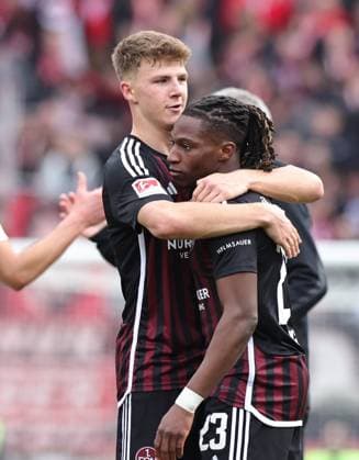 18.02.2024 - Fussball - Saison 2023 2024 - 2. Fussball - Bundesliga - 22. Spieltag: 1. FC Nürnberg FCN ( Club ) - 1. FC Kaiserslautern FCK ( Roten Teufel ) - Sportfoto Zink DaMa - xdaxmax - DFL regulations prohibit any use of photographs as image sequences and or quasi-video - only for editorial use - Julian Kania (46, 1. FC Nürnberg FCN ) Joseph Hungbo (23, 1. FC Nürnberg FCN ) umarmen sich nach Spielende