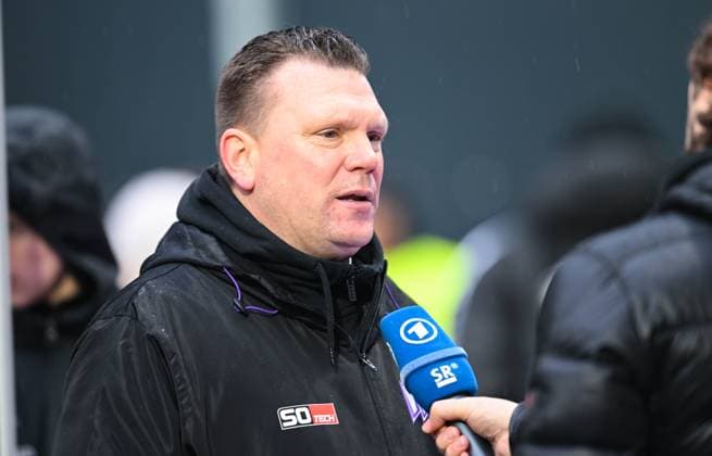 Germany, Spiesen-Elversberg, 18.02.2024, Ursapharm-Arena at Kaiserlinde, SV Elversberg vs VfL Osnabrueck - 2. Bundesliga, Trainer Uwe Koschinat (VfL Osnabrueck) speaks during an interview Spiesen-Elversberg Ursapharm-Arena at Kaiserlinde Saarland Germany